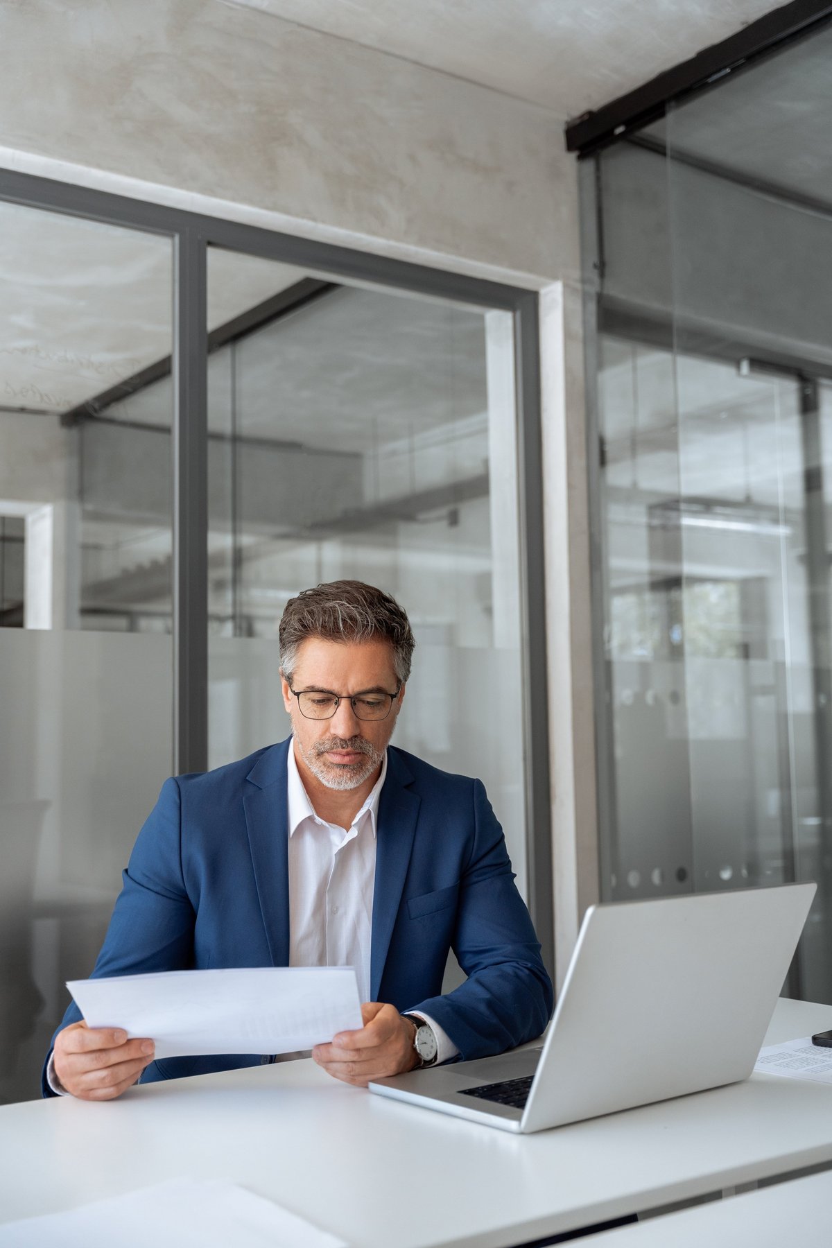 Commercial lease solicitors for accountants advising on office lease matters for accountancy practice