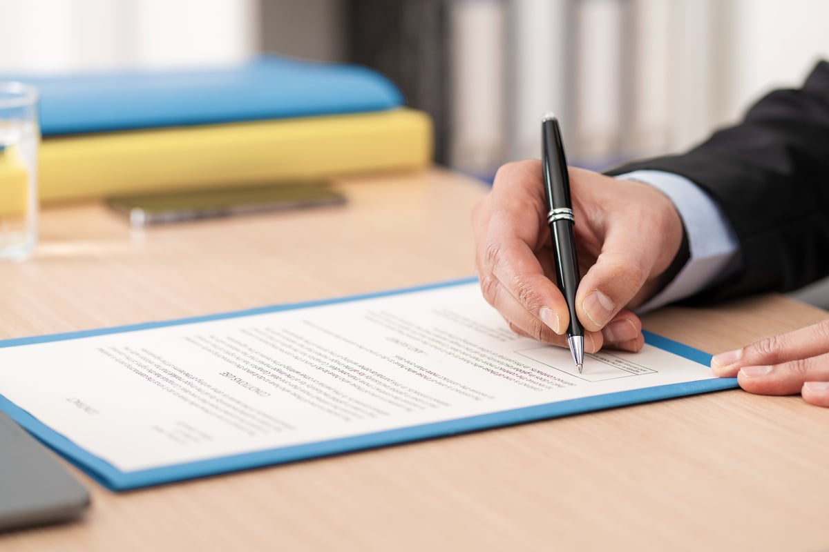 Commercial lease review solicitor checking repair obligations before signing